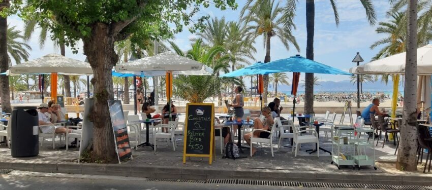 Werken voor Double Dutch op Mallorca achter de bar, bediening of als propper — Holidayjob